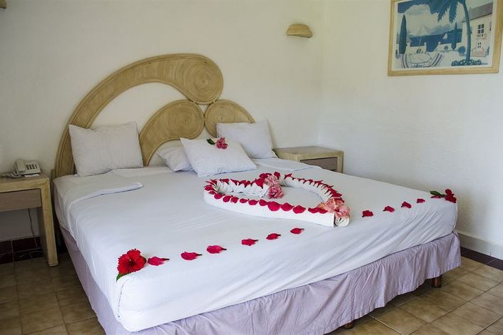Hotel Qualton Ixtapa Zihuatanejo. Habitaciones del Hotel Qualton Ixtapa Zihuatanejo. Paquetes del Hotel Qualton Ixtapa Zihuatanejo. Ofertas del Hotel Qualton Ixtapa Zihuatanejo. Promociones del Hotel Qualton Ixtapa Zihuatanejo. Tarifas Hotel Qualton Ixtapa Zihuatanejo. Todo Incluido en el Hotel Qualton Ixtapa Zihuatanejo